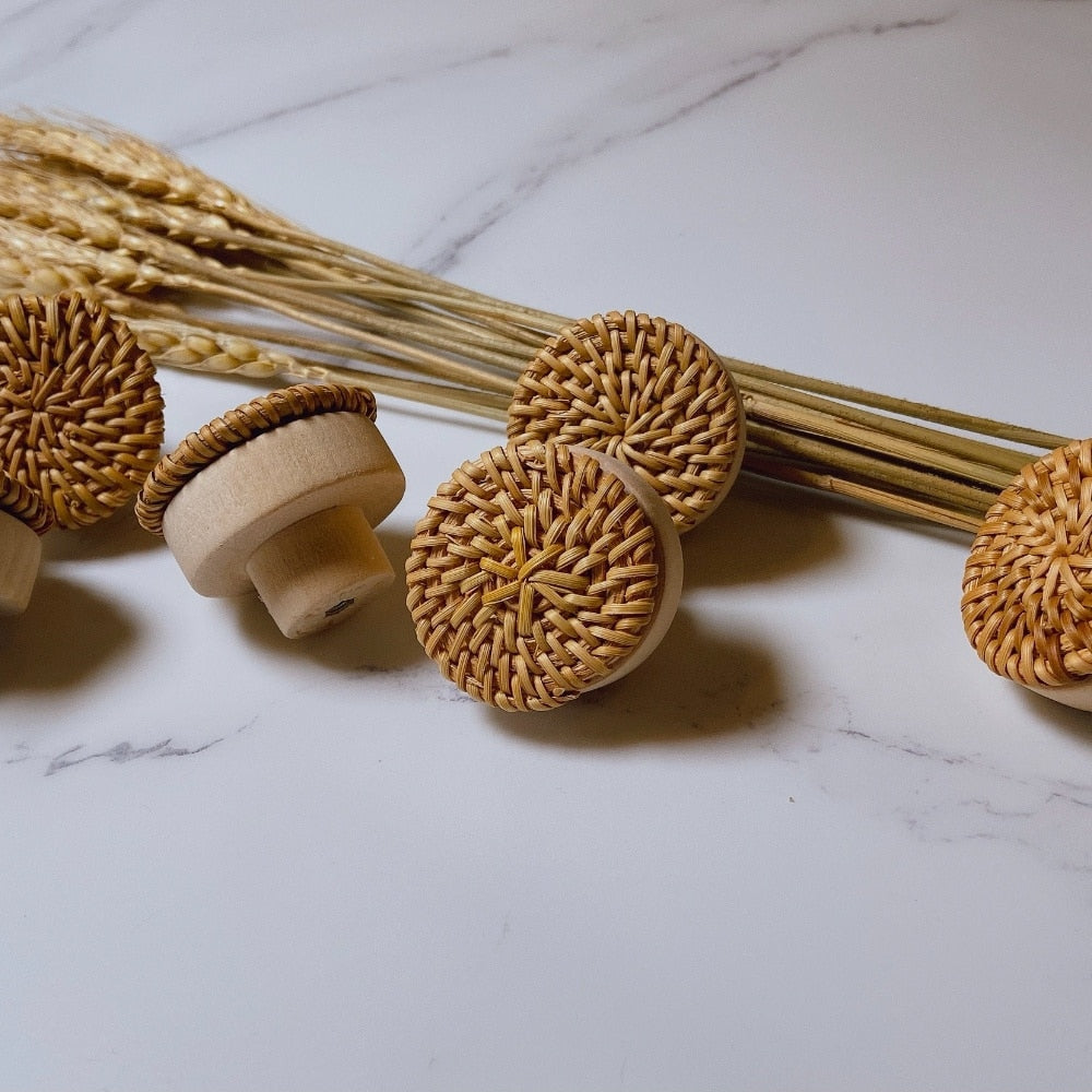 Set of beech wood knobs wrapped in natural woven rattan