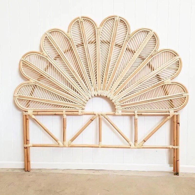 When Weaving Takes the Shape of a Flower