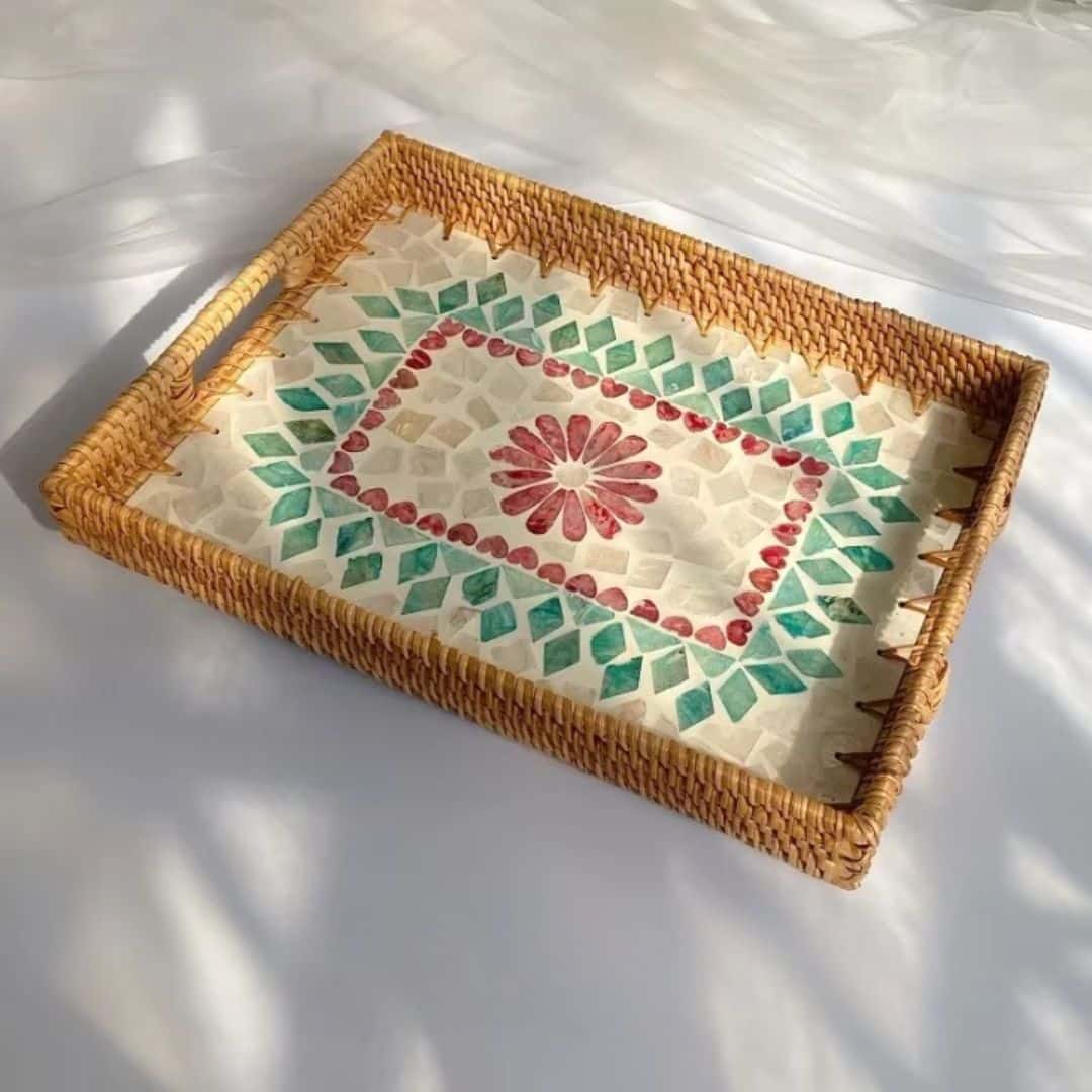 One Tray, Two Roles