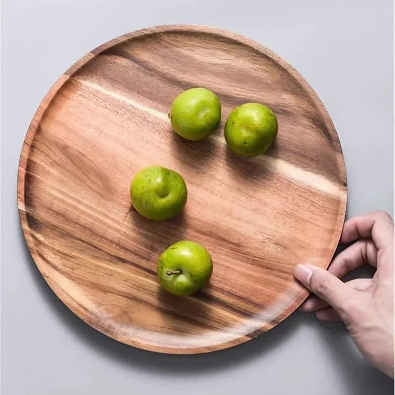 Round acacia wood plate with a contrasting natural grain