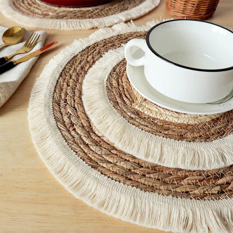 Round hand woven placemat of cotton, corn husk and straw in beige and white