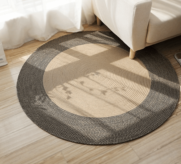 Round jute rug with a wide black border