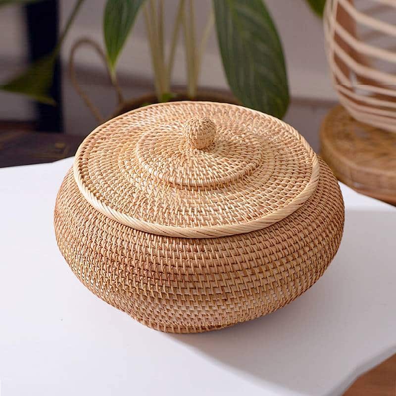 Round honey rattan basket with fitted lid