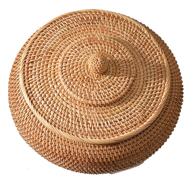Round honey rattan basket with fitted lid