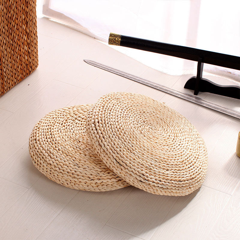 Round cushion tightly hand woven in light natural rattan