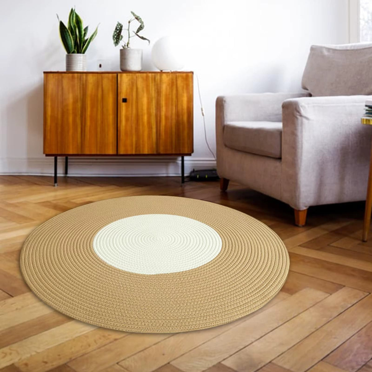 Small round braided mat with a natural border and white center