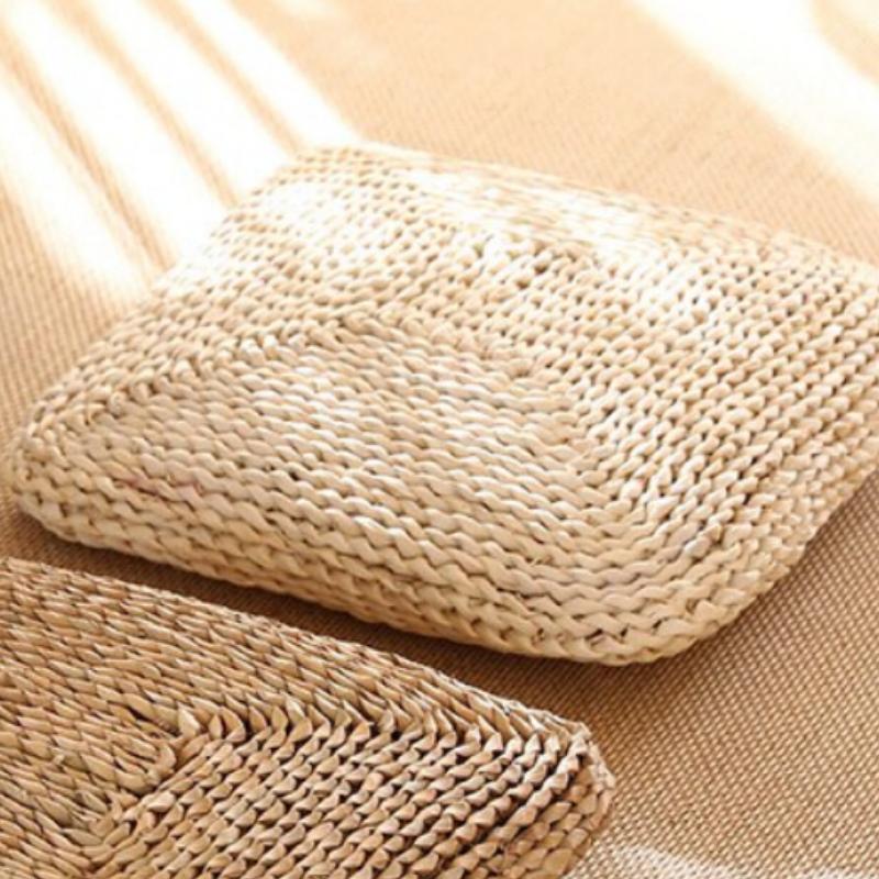 Square cushion tightly hand woven in light rattan