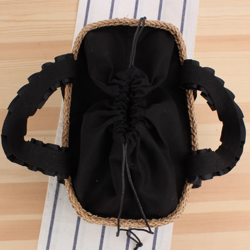 Structured summer handbag hand woven in natural straw with a honeycomb texture