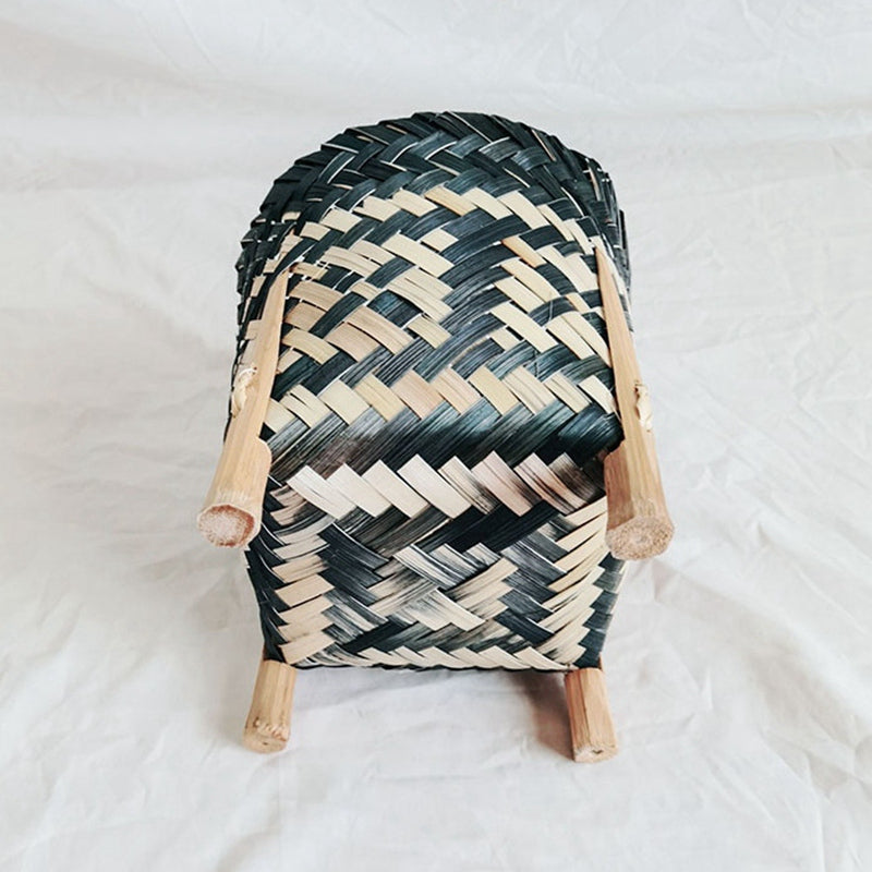 Rattan That Follows the Curves