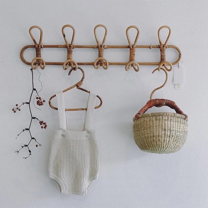 Round hand woven dark rattan wall hook with five hooks