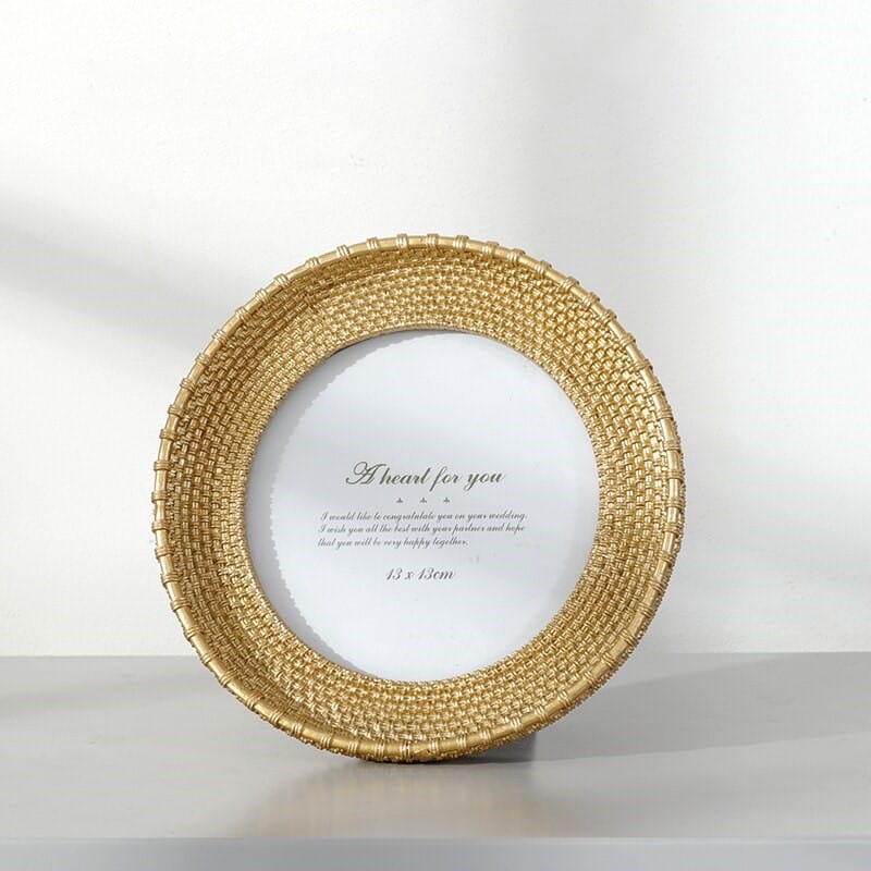 Round frame with woven rattan look border
