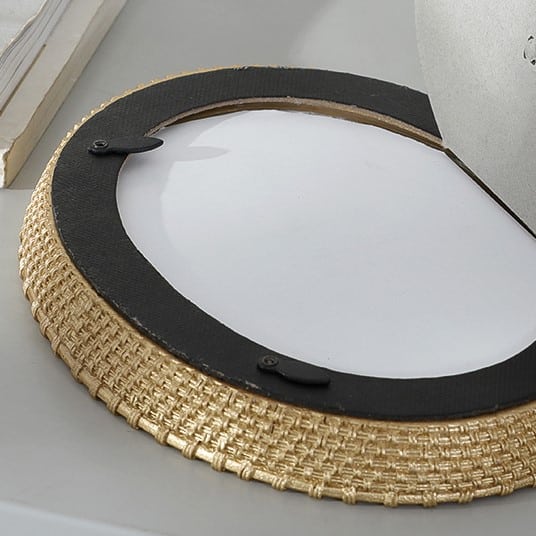 Round frame with woven rattan look border