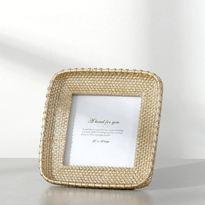 Square frame with woven rattan look border